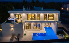 Villa Vm
